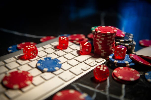 Live dealer dealing cards Dealer dealing cards in live Lightning Baccarat game
